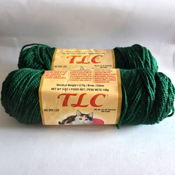 TLC Ultra Soft Red Heart Acrylic Yarn Forest Green 5690 Vintage 5 oz No Dye Lot - Picture 1 of 7